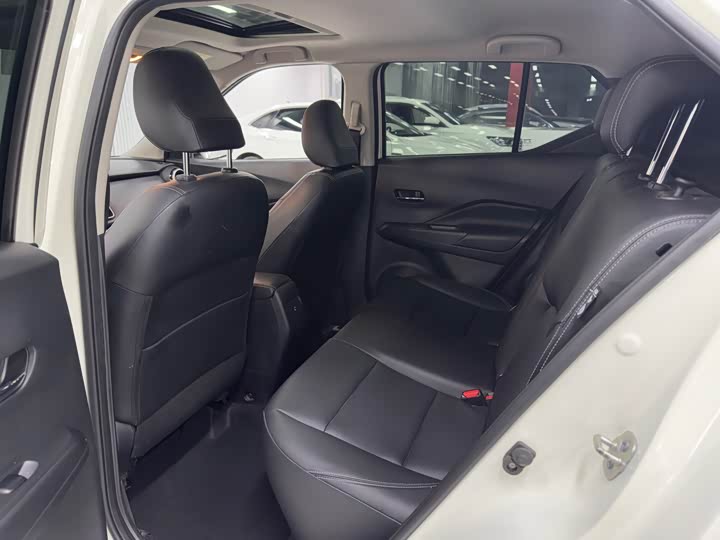 Photo 7 - Nissan Kicks