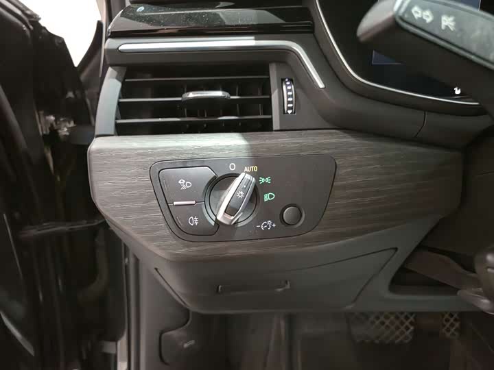 Фото 9 - Audi A4