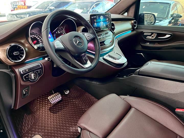 Фото 7 - Mercedes-Benz V-Class