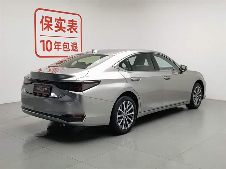 Фото 2 - Lexus ES