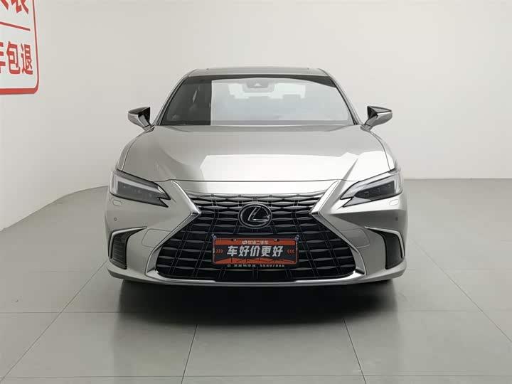 Фото 3 - Lexus ES
