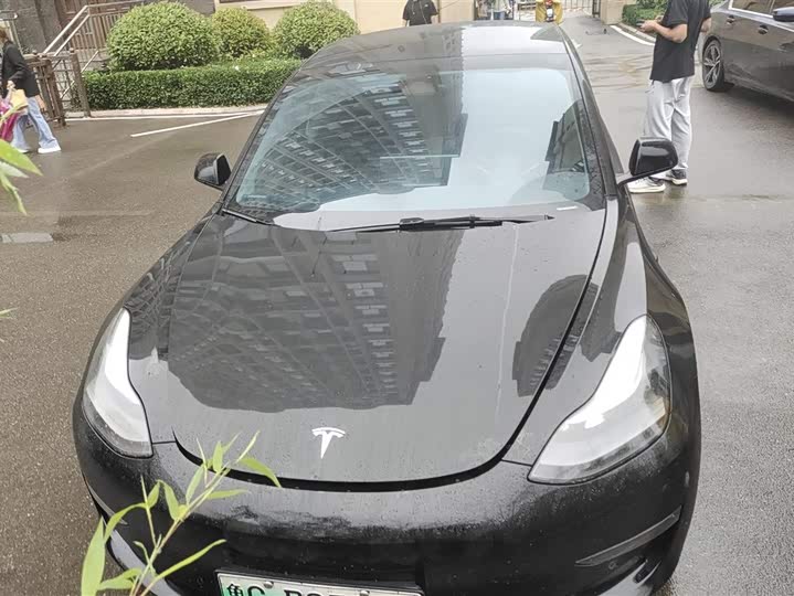 Фото 2 - Tesla Model 3