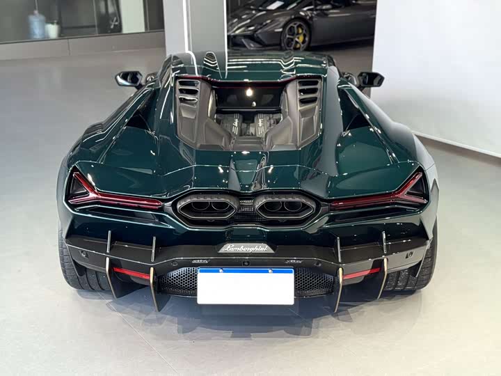 2023 Lamborghini Revuelto