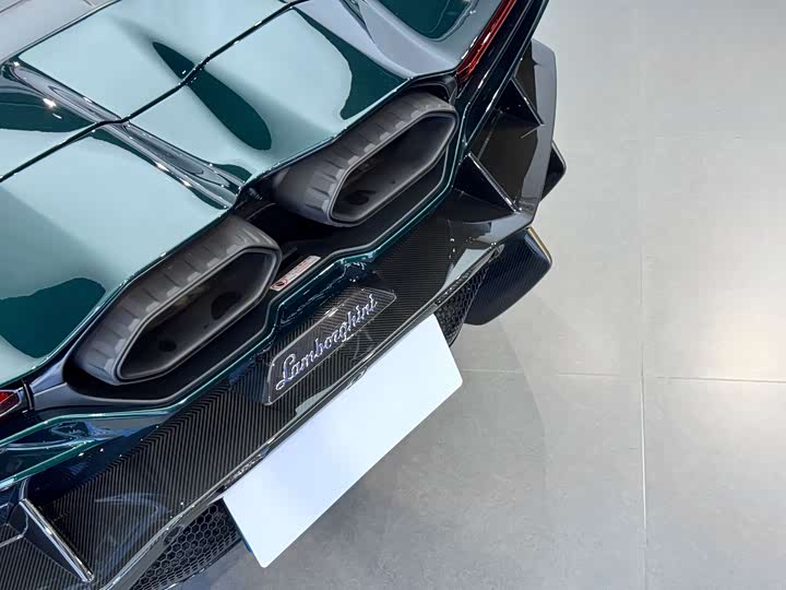 2023 Lamborghini Revuelto