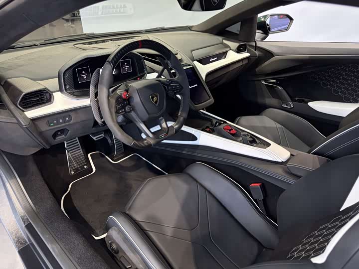Lamborghini Revuelto 2023 2023款 6.5L PHEV标准版