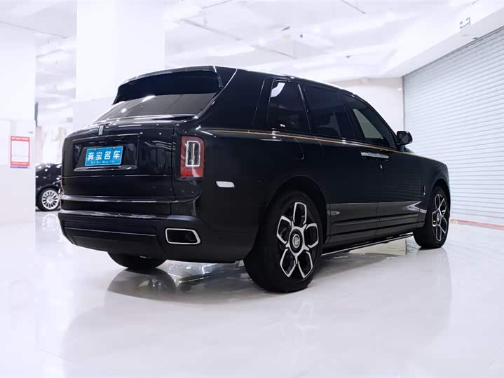 Фото 6 - Rolls-Royce Cullinan