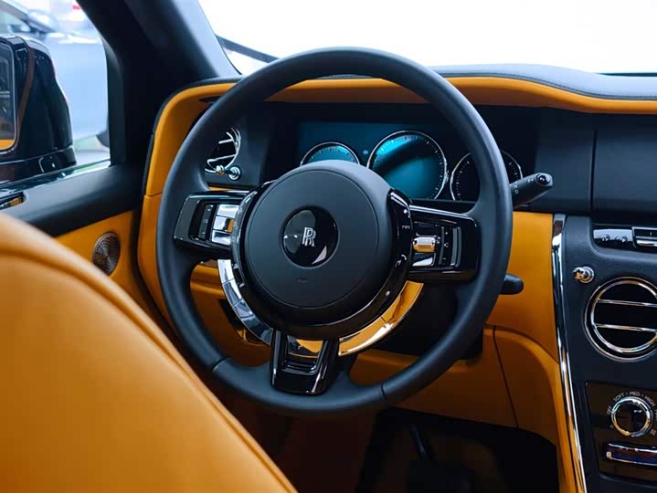 Фото 9 - Rolls-Royce Cullinan