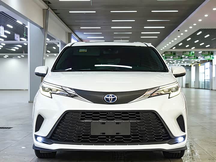 Фото 2 - Toyota Granvia
