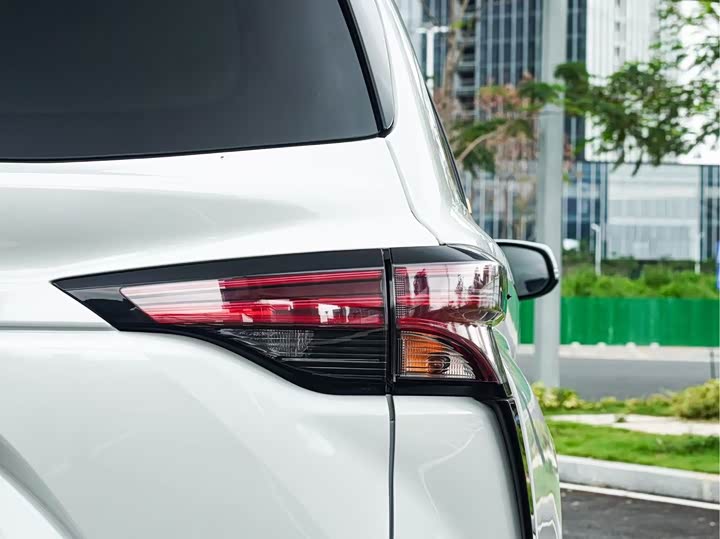 Фото 5 - Toyota Granvia