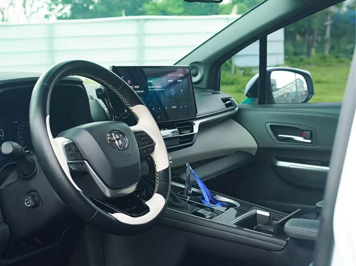 Фото 6 - Toyota Granvia