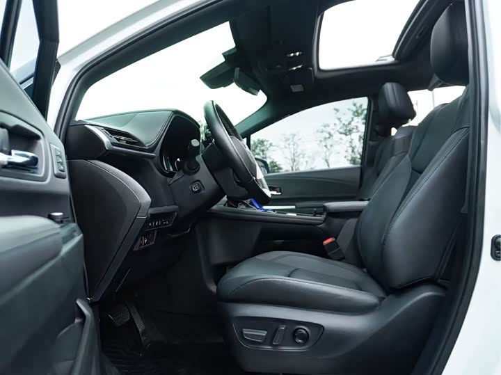Фото 7 - Toyota Granvia