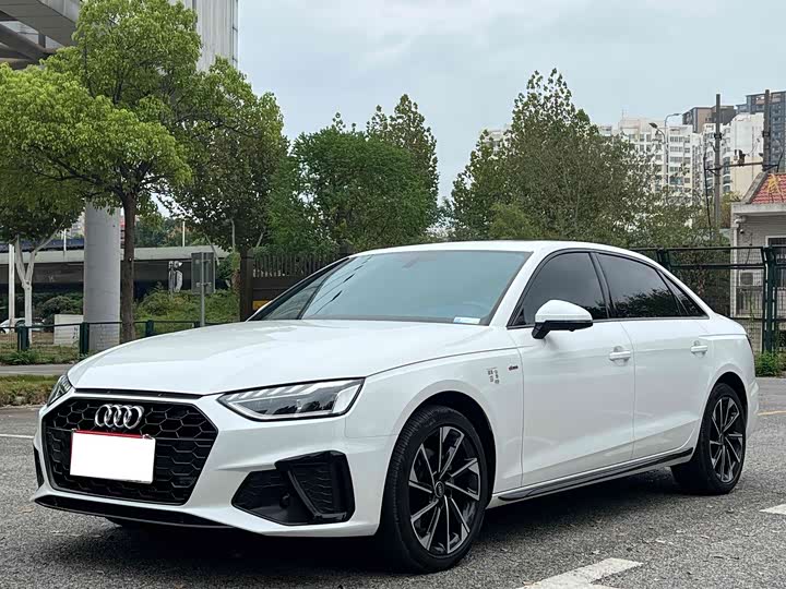 Фото 1 - Audi A4L