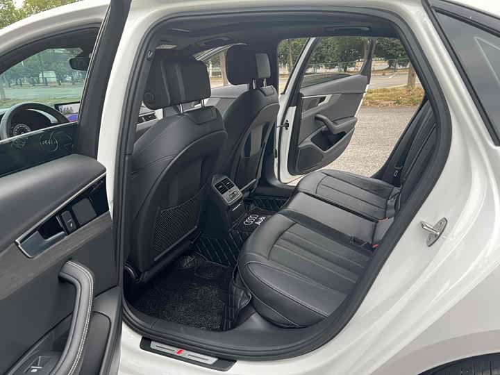 Фото 5 - Audi A4L