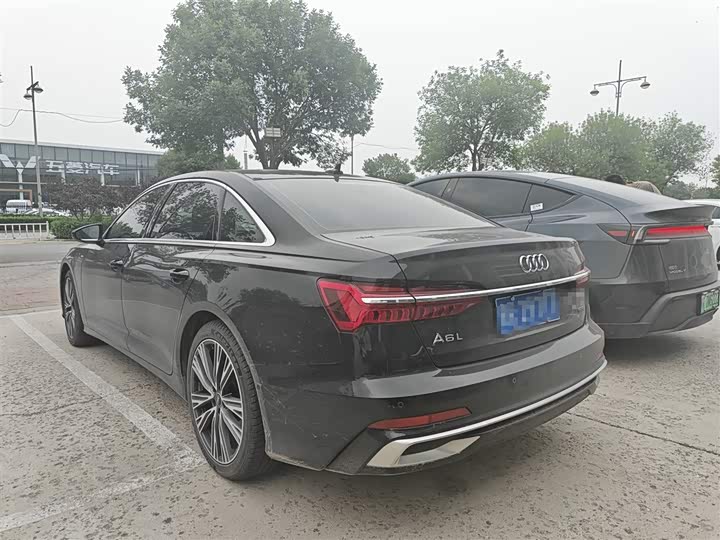 Фото 6 - Audi A6L