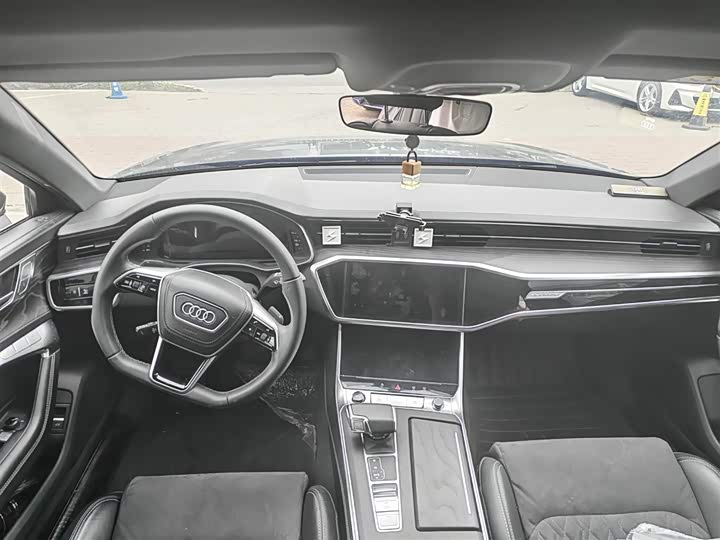 Фото 8 - Audi A6L