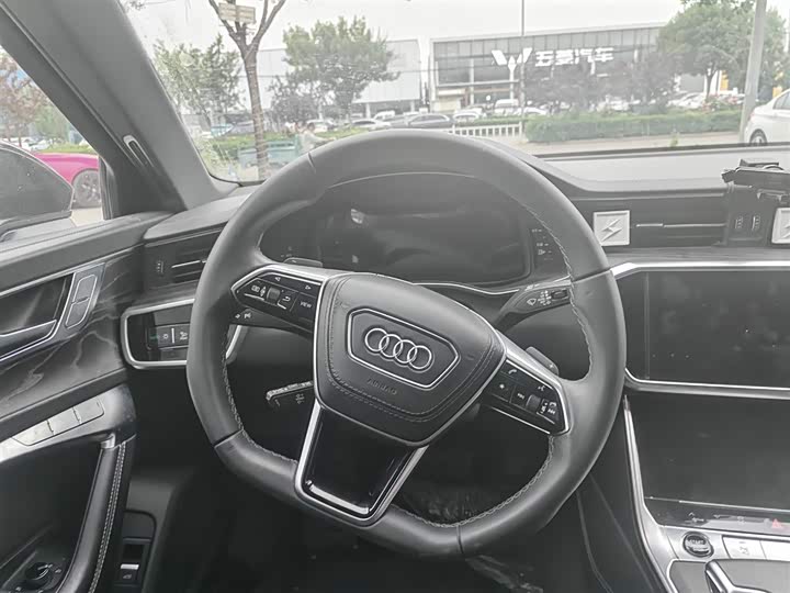 Фото 9 - Audi A6L