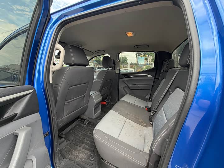 Maxus T70 2021 2021款 2.0T改款柴油手动两驱进取版长箱高底盘