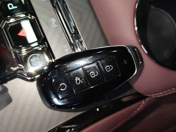 Фото 9 - Denza Z9GT