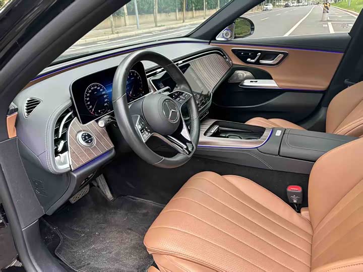 صورة 6 - Mercedes-Benz E-Class