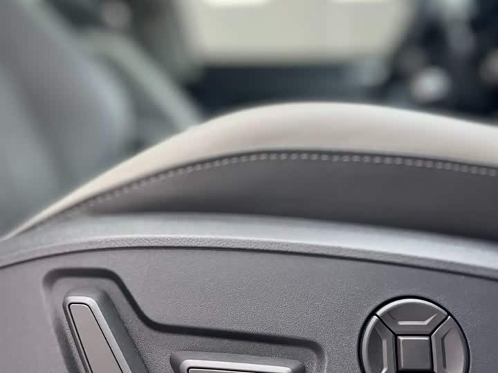 Фото 8 - Audi Q3
