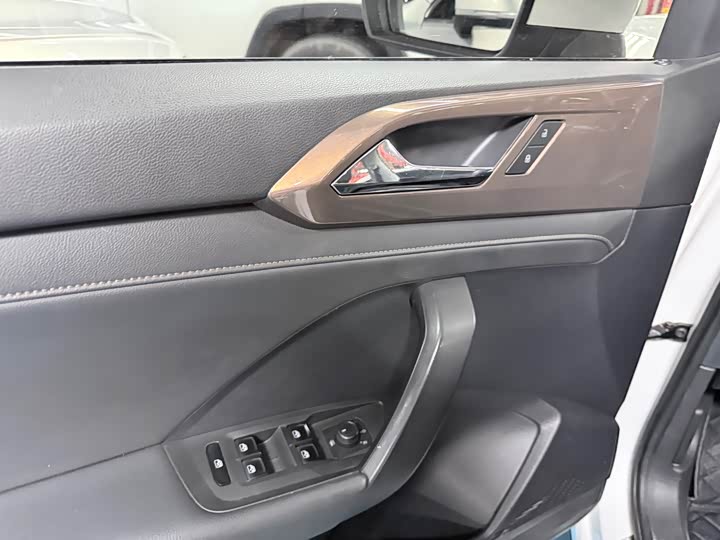 Фото 9 - Volkswagen Tharu