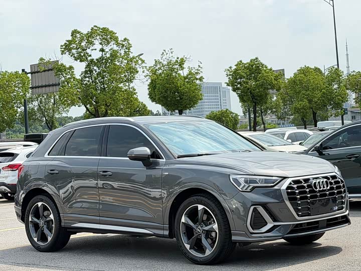 Фото 2 - Audi Q3