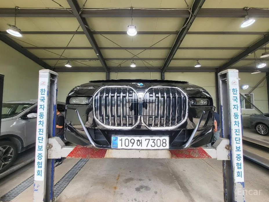 Фото 1 - BMW 7 Series