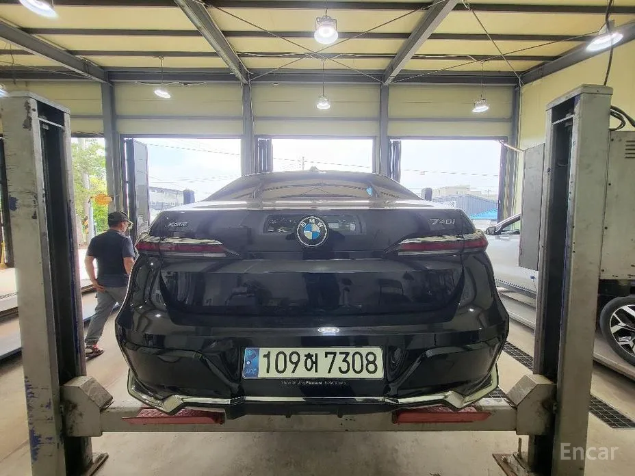 Фото 2 - BMW 7 Series