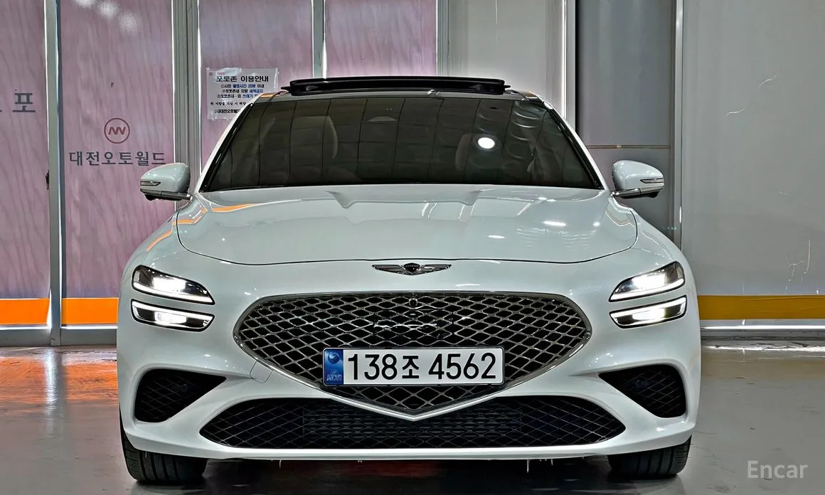Photo 2 - Genesis G70