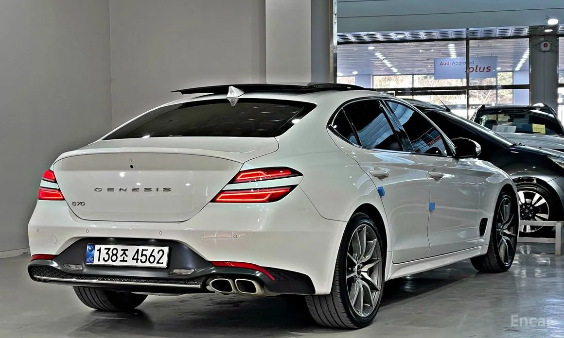 Photo 4 - Genesis G70