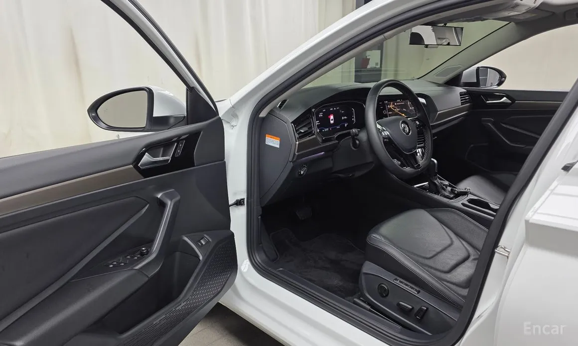 Photo 10 - Volkswagen Jetta