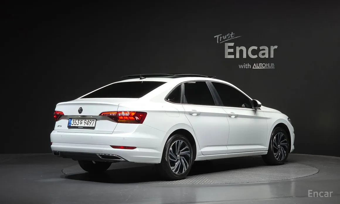Photo 2 - Volkswagen Jetta