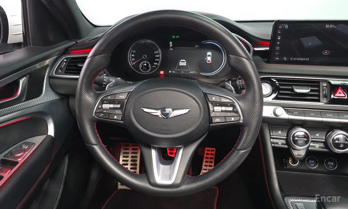 صورة 12 - Genesis G70