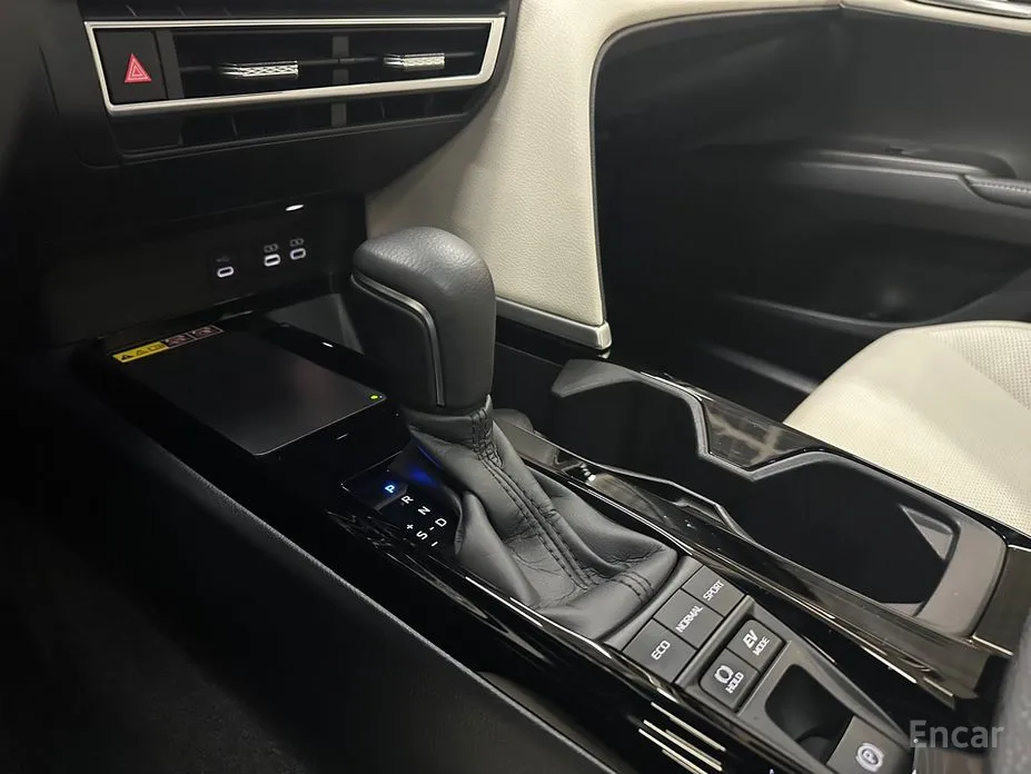 Toyota Camry 2024 2.5 XLE Hybrid