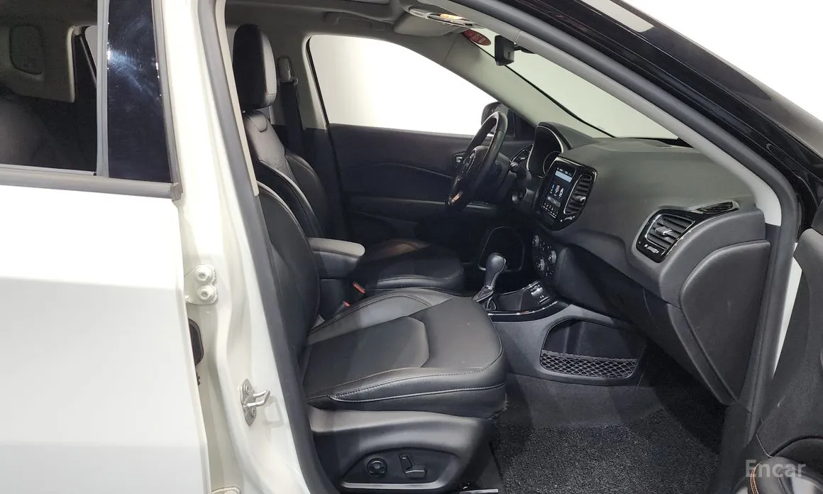Фото 26 - Jeep Compass