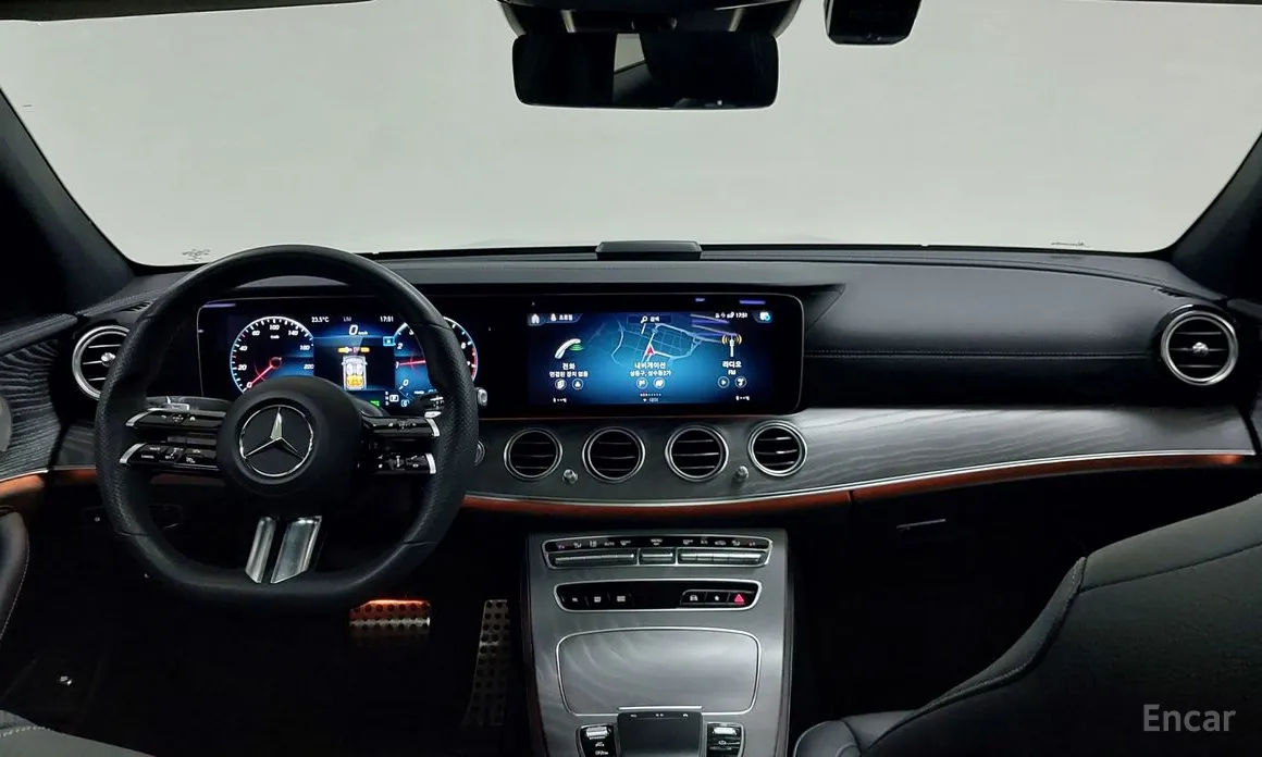صورة 7 - Mercedes-Benz E-Class