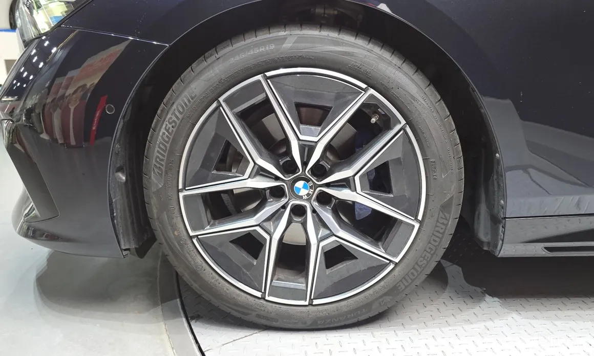 BMW 5 Series 2023 520i M Sport