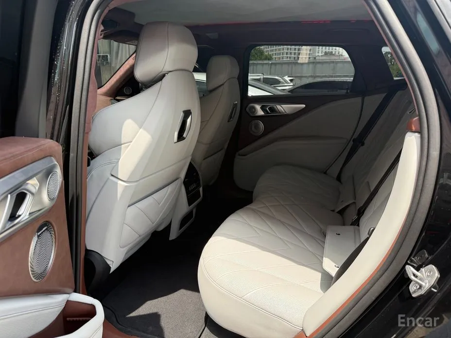 BMW XM 2023 4.4
