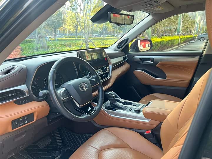 Фото 4 - Toyota Highlander