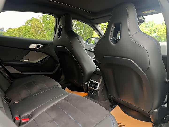 Photo 7 - BMW 2 Series