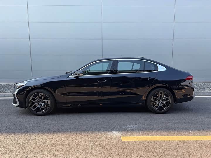 Фото 6 - BMW 5 Series