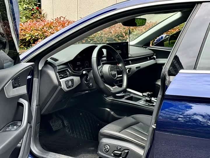 Photo 4 - Audi A5