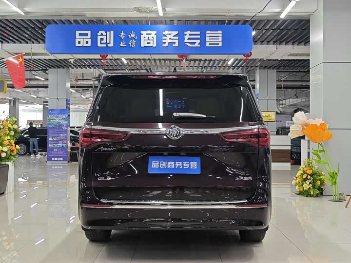 Photo 8 - Buick GL8 ES