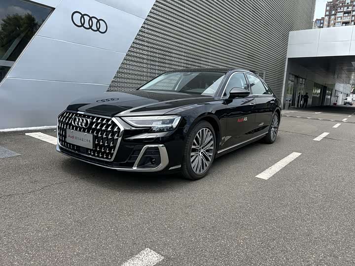 Фото 1 - Audi A8