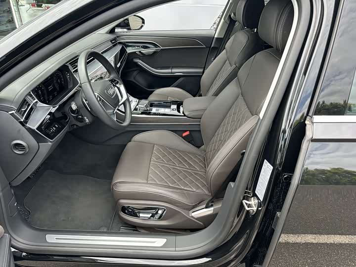 Фото 4 - Audi A8