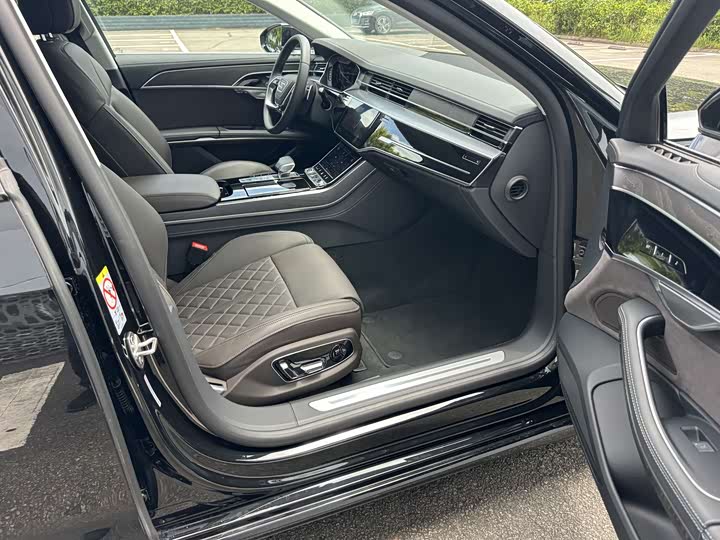 Фото 6 - Audi A8