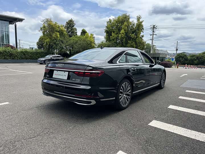 Фото 8 - Audi A8
