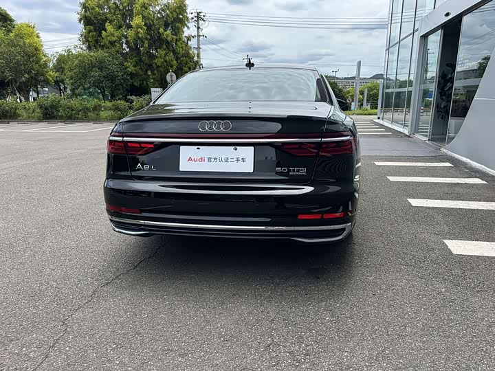 Фото 9 - Audi A8