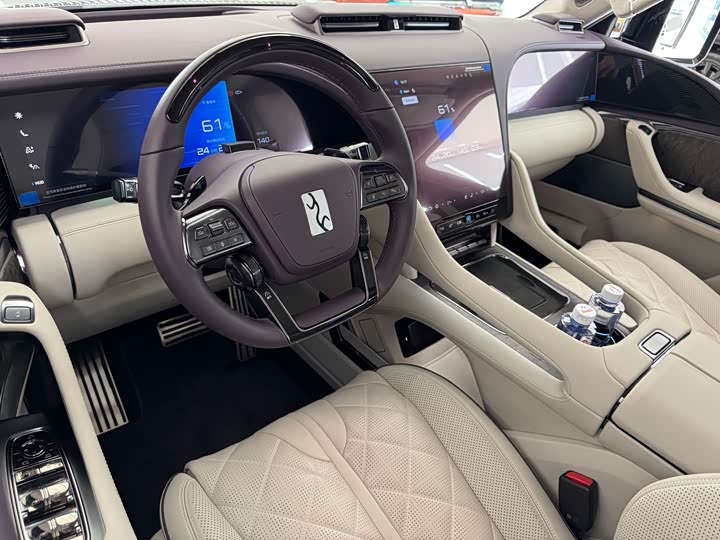 2026 BYD Yangwang U8