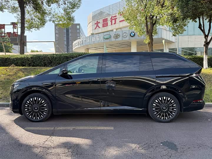 2026 XPeng X9